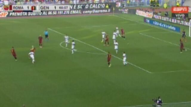 'Il Capitano' a pleno: Totti dio pase de espalda que asombró al Estadio Olímpico [VIDEO]