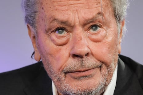 Muere Alain Delon a los 88 años: de qué falleció el “James Dean francés”