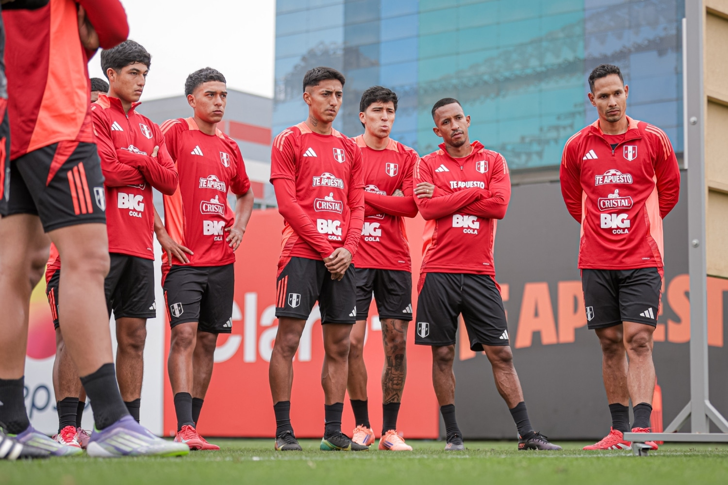 La selección peruana viajará recién este domingo en un vuelo con escala en París y con destino final en San Petersburgo, Rusia. (Foto: FPF)
