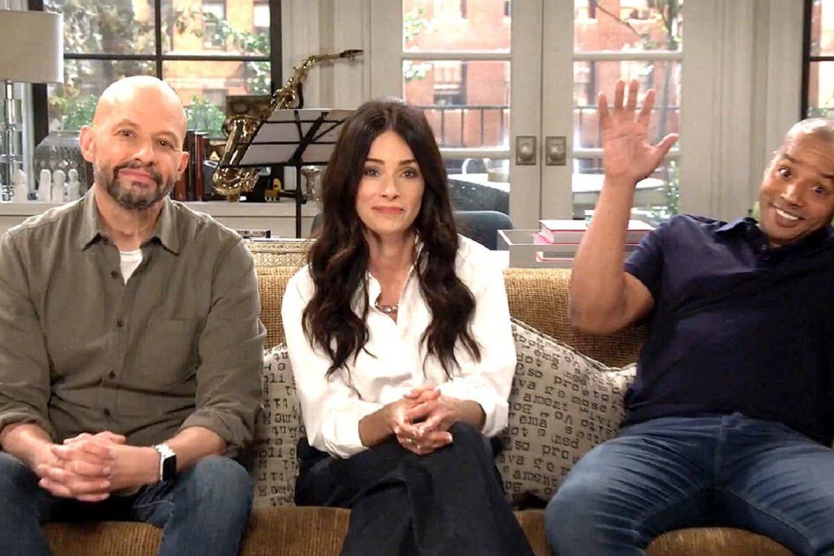 Jon Cryer como Jim Kearney, Abigail Spencer como Julia Mariano y Donald Faison como Trey Schultz en la serie "Extended Family" (Foto: NBC)