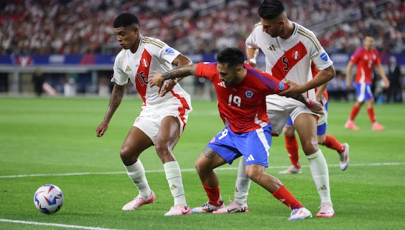 El bloque defensivo de Perú fue lo más destacando del empate 0-0 frente a Chile. (Foto: AFP)