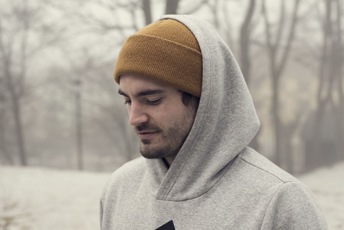 TRUCOS CASEROS | Esta forma de doblar tus sudaderas con capucha te ayudará a ahorrar espacio en tus cajones o clóset. (Foto: fredrikwandem / Pixabay)