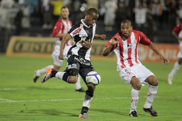 André Carrillo Díaz debutó en Primera División el 5 de diciembre del 2009, a la edad de 18 años.  En esa oportunidad Alianza Lima empató 2-2 con la Universidad César Vallejo. (Foto GEC Archivo)