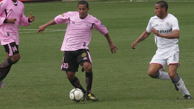 Al cumplirse tres años de su partida: Carlos Flores y el recuerdo de sus mejores pasajes en nuestro fútbol 