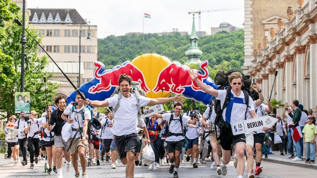 Rumbo a Berlín: Red Bull Can You Make It? El desafío de supervivencia que intercambia latas por experiencias