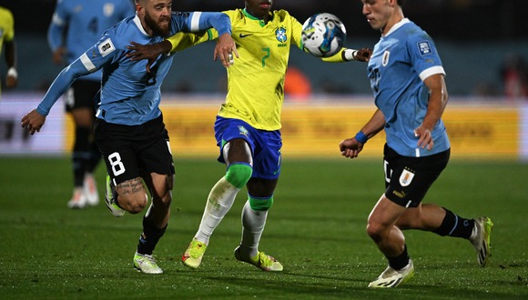 Uruguay vs Brasil en partido por Eliminatorias 2026. (Foto: AFP)