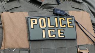 Redadas del ICE: ¿Qué hacer si estás solicitando tu residencia en EE.UU. y eres detenido?