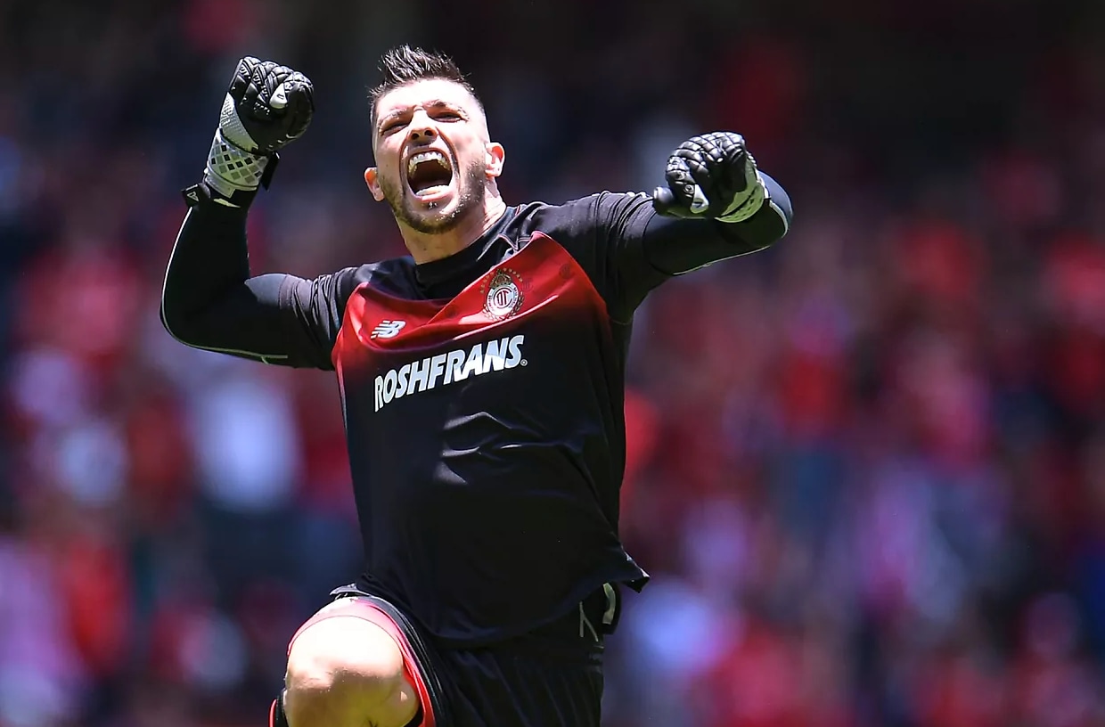 Arquero Tiago Volpi suma tres goles en siete jornadas y es uno de los artilleros del Toluca. (Foto: Agencias)