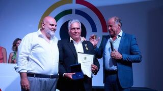 Tras 40 años de su medalla de plata: Francisco Boza es reconocido en París 2024 con galardón de la ISSF