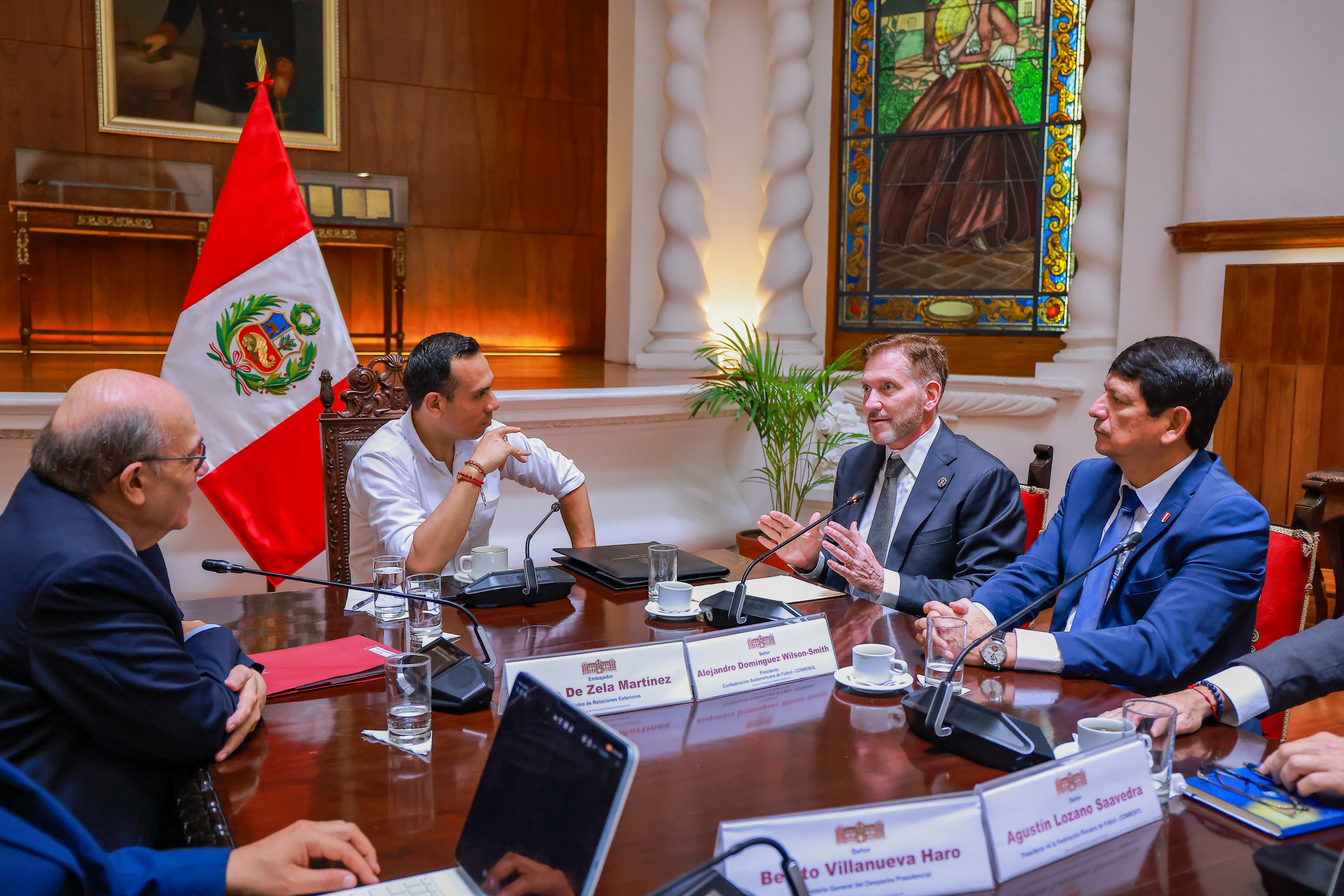 Presidente de la CONMEBOL se reunió con el presidente de la República en Palacio de Gobierno