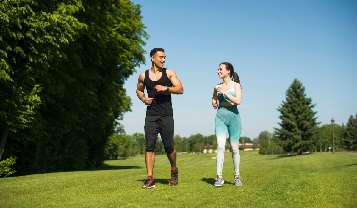 Revisa cuales son los beneficios de la actividad física para salud: consejos para estar saludable y en forma. (Foto: Freepik).