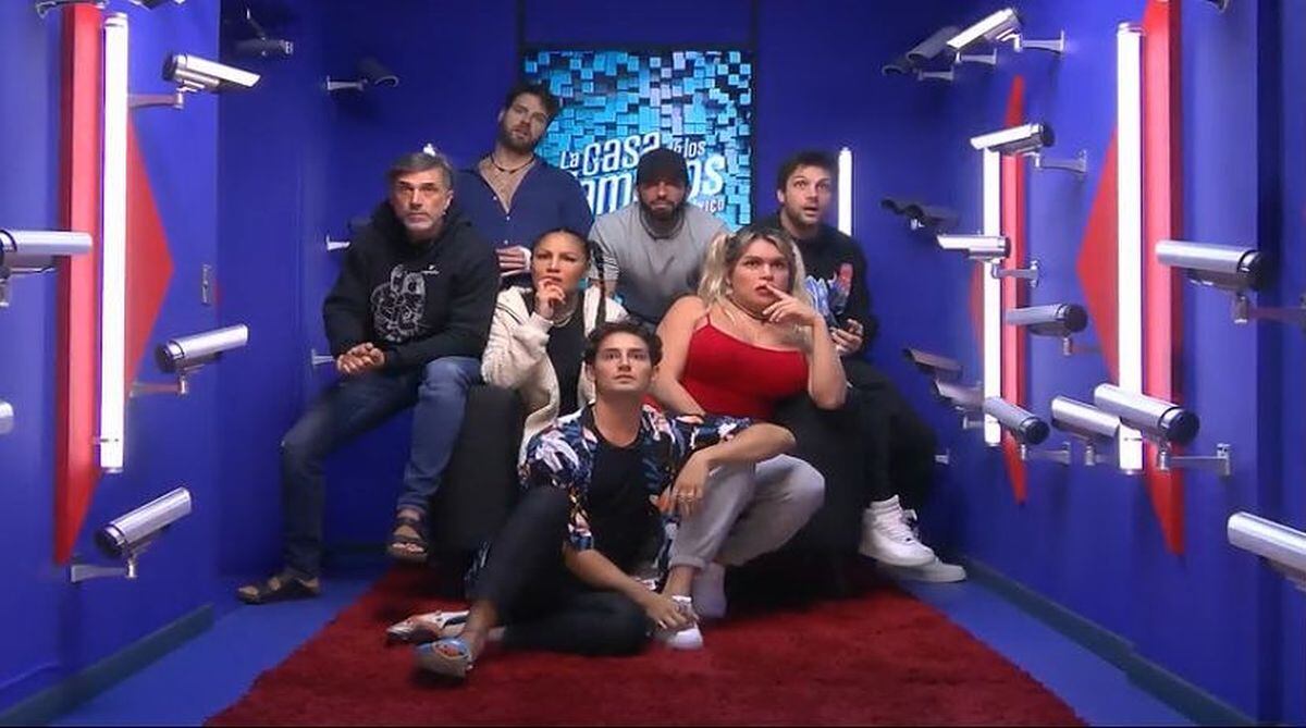 Juárez junto a parte de los participantes de "La casa de los famosos México" (Foto: Mariana Barby Juárez / Instagram)