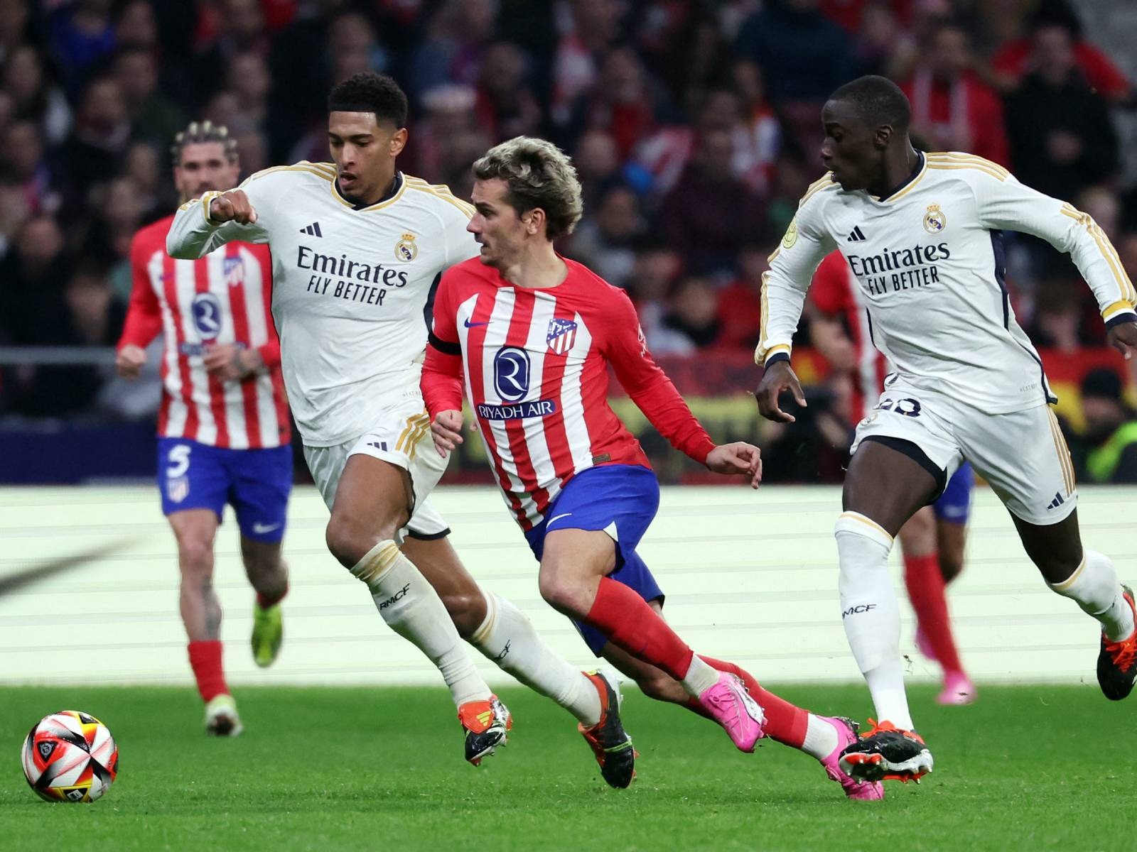 Antoine Griezmann fue el héroe del equipo colchonero al sellar el gol de la clasificación a los cuartos de final de la Copa del Rey. (Foto: AFP)