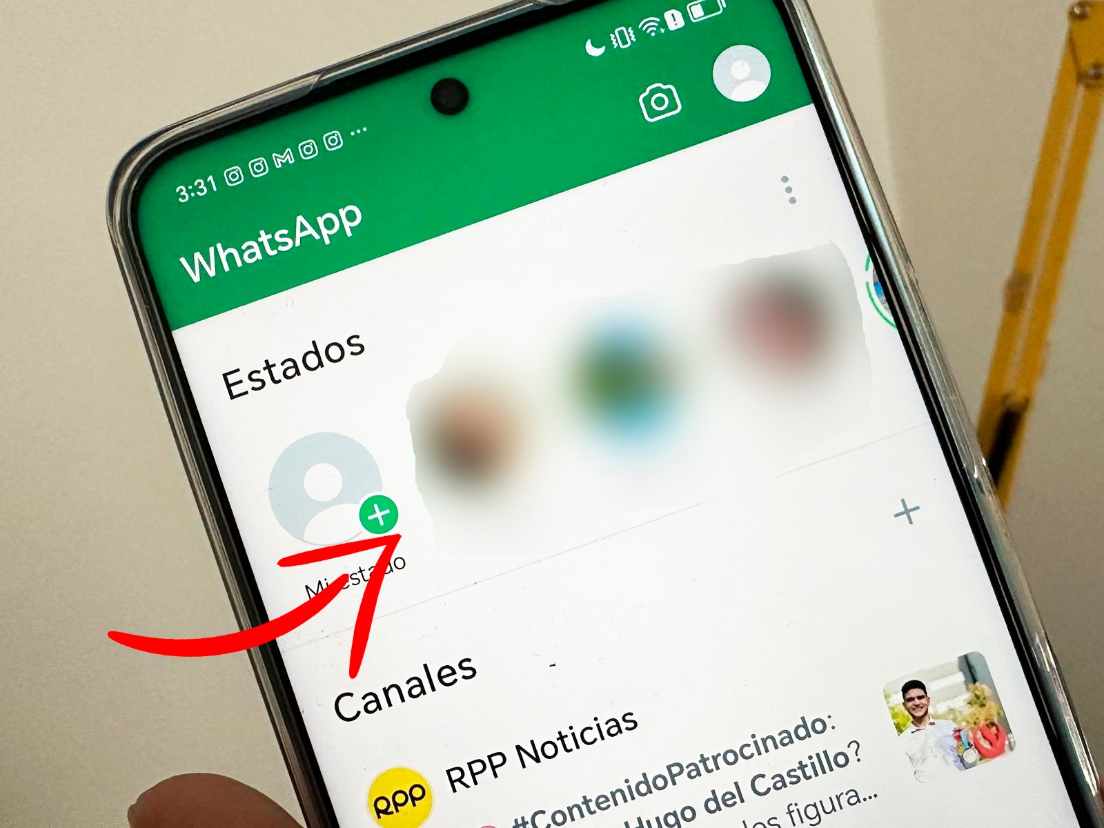 WHATSAPP | La app copió el formato carrusel de Instagram para sus estados. (Foto: Depor)