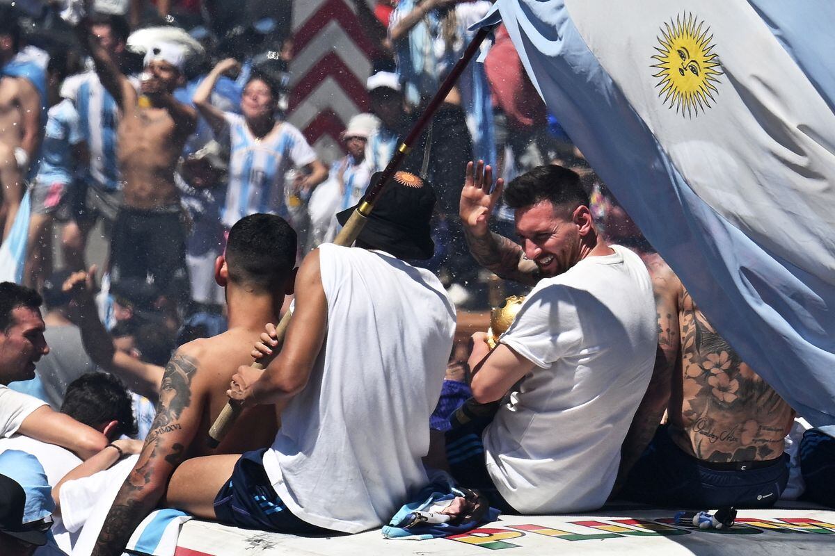 Lionel Messi celebrando con la Selección Argentina tras conquistar el Mundial Qatar 2022. Foto: AFP