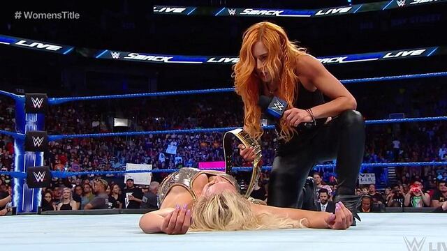 Arruinó la fiesta: Charlotte venció a Carmella, pero fue emboscada por Becky Lynch [VIDEO]