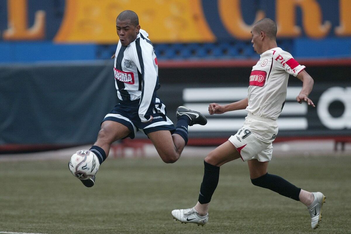 Aguirre empezó su carrera jugando en Alianza Lima, donde ganó seis campeonatos nacionales. (Foto GEC Archivo)