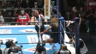 Se queda en Japón: Chris Jericho reapareció para atacar brutalmente a Tetsuya Naito [VIDEO]