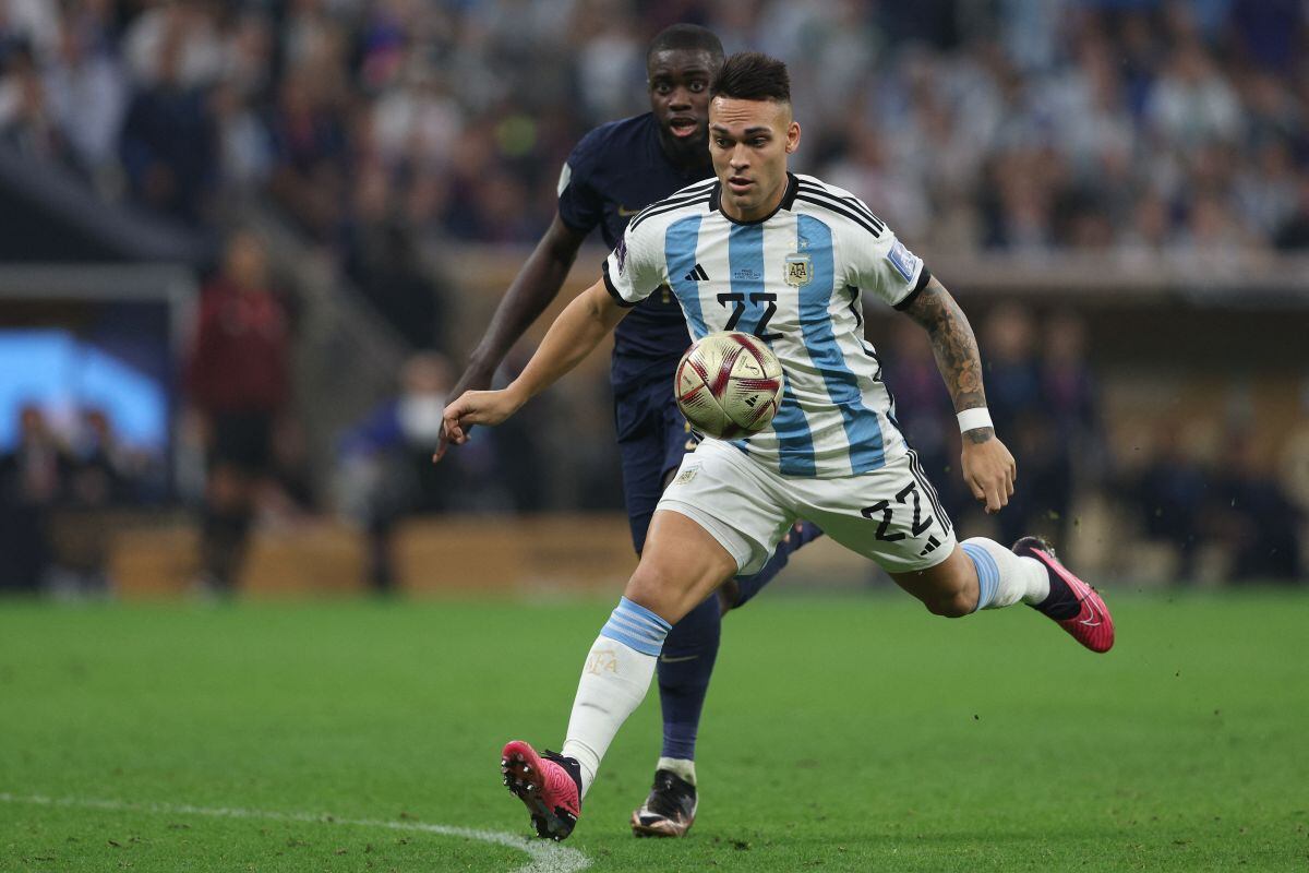 Lautaro Martínez fue campeón del mundo con Argentina en el Mundial 2022. (Foto: AFP)
