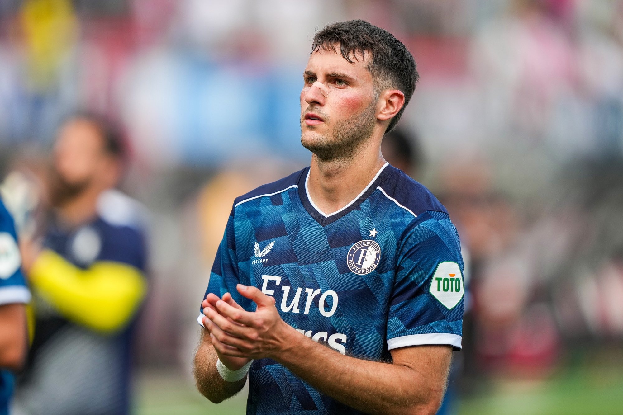 Santiago Giménez anota doblete en la goleada del Feyenoord sobre Utrecht. (Foto: Agencias)