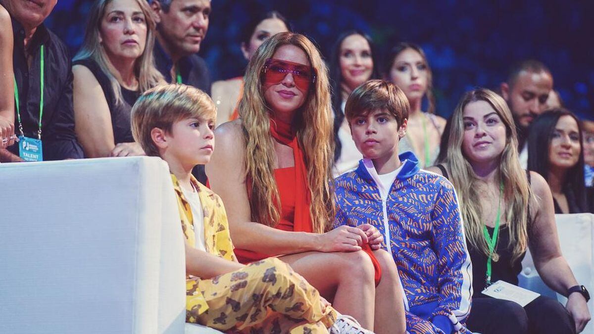 Shakira junto a Milan y Sasha durante los Premios Juventud 2023 (Foto: TelevisaUnivision)