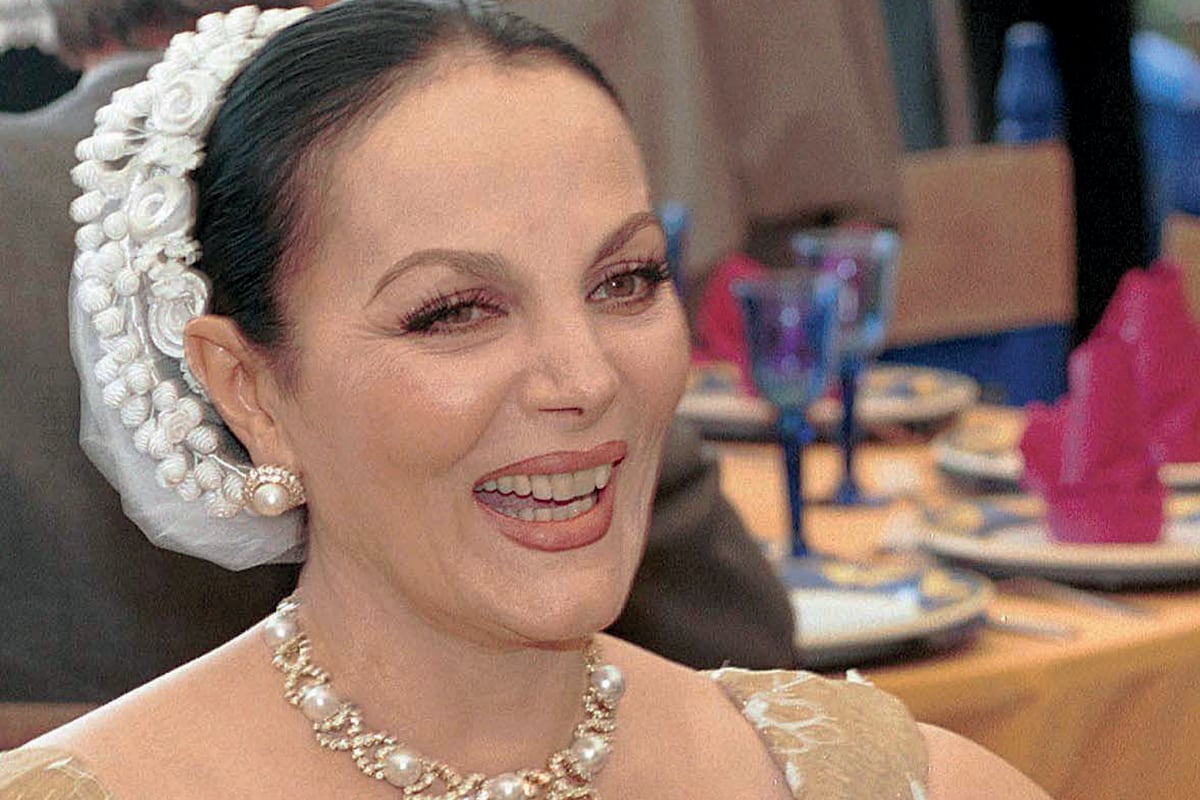 Sasha Montenegro dejó de existir a los 78 años de edad. Fotografía tomada en el día de la boda de la actriz y el difunto José Portillo (Foto: AFP)
