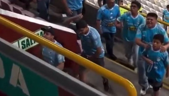 Hincha de Sporting Cristal hizo gestos racistas al salir del Estadio Nacional. (Video: Difusión)