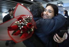 Entre flores y abrazos: Así fue el recibimiento de la Selección Peruana de Vóley en su regreso a Lima