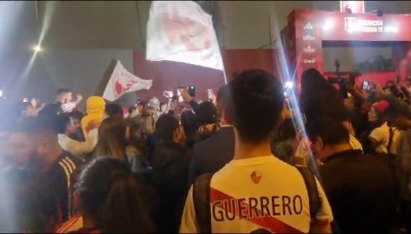 El banderazo de la Selección Peruana previo al partido ante Argentina. (Video: José Varela)