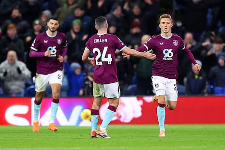 ¡Su primer gol en la Premier League! Oliver Sonne puso el descuento en derrota del Burnley vs. Fulham