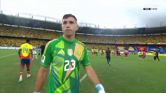 'Dibu' Martínez golpeó una cámara tras la derrota de Argentina en Colombia. (Video: TyC Sports)