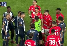 Una vez más: tarjeta roja a Carlos Zambrano por agresión en Alianza Lima vs. Cienciano
