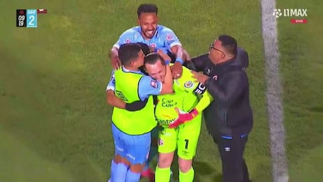 ¡Celebración especial! Gol de Kevin Sandoval para el 2-0 de Deportivo Garcilaso vs. Universitario