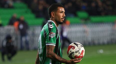 Con el pie izquierdo: Sergio Peña hizo su debut con Sakaryaspor de Turquía