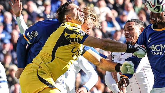 Emiliano 'Dibu' Martínez sufrió un terrible choque en el área con Jarrad Branthwaite. (Video: ESPN / Foto: Getty Images)