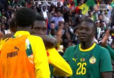 ¡Mala fortuna de Vélez y Araujo no reaccionó! Gol de Sarr para el 2-0 de Senegal vs. Perú