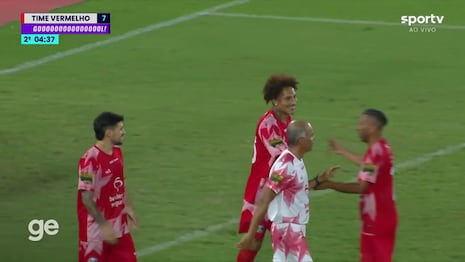 ¡Volvió a brillar en el Maracaná! El gol de Paolo Guerrero en juego de estrellas de Flamengo