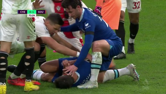 César Azpilicueta recibió dura patada en Chelsea vs. Southampton. (VIDEO: ESPN)