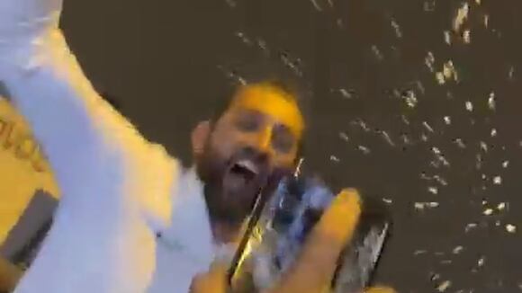 Hernán Barco celebró con los hinchas de Alianza Lima. (Video: @vicshowperu)