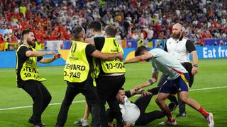 ¡En plena celebración! Morata fue golpeado por hombre de seguridad y salió cojeando