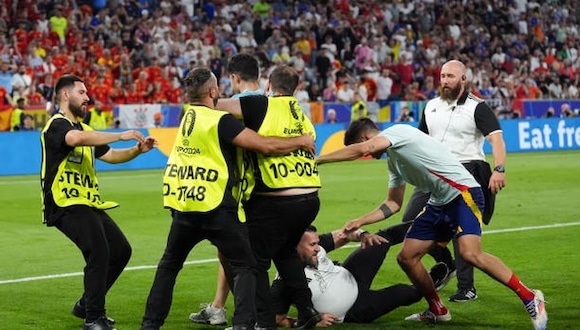 Alvaro Morata fue golpeado por hombre de seguridad. (Video: @Futbool_Fotos)