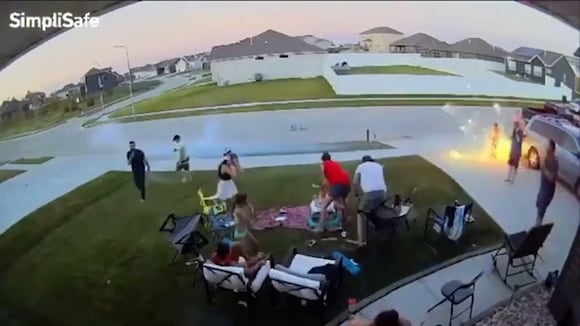 Video viral: familia casi 'explota' en fuegos artificiales el 4 de julio