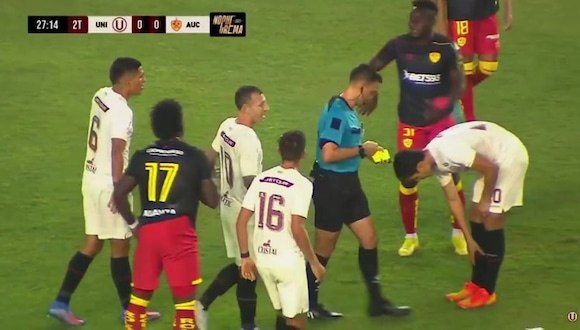 Horacio Calcaterra se fue expulsado en el duelo entre Universitario y Aucas por la 'Noche Crema'. (Video: Universitario de Deportes / YouTube)