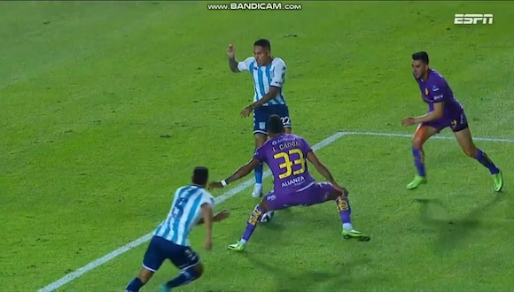 Paolo Guerrero participó en la jugada del segundo gol de Racing sobre Aucas. (Video: ESPN)