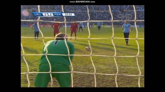 El penal que Diego Penny le atajó a Diego Forlán. (Video: CMD)