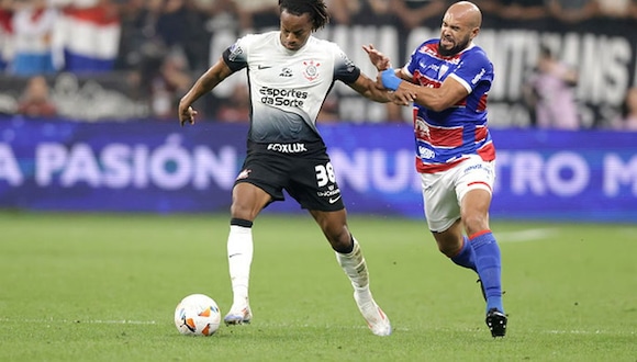 André Carrillo y su intervención en uno de los goles de Corinthians en triunfo ante Paranaense. (Foto: Getty Images / Video: Premiere)