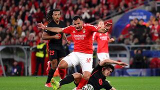 ¡Se quedan con 10! Tarjeta roja a Pau Cubarsí en el Barcelona vs. Benfica por Champions