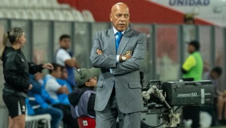 Roberto Mosquera: la eficacia en Sporting Cristal y el lamento por el “avergonzante” estado del Estadio Nacional