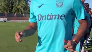 Con ‘callejón oscuro’: Renato Tapia se sumó a los entrenamientos de Leganés y así fue recibido