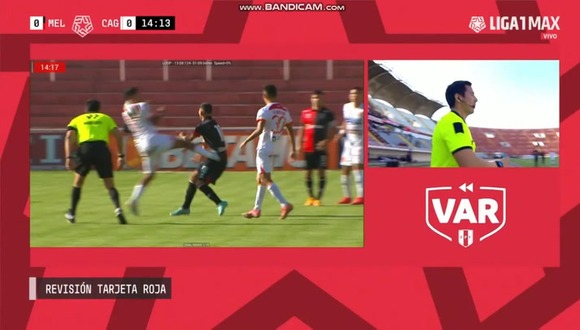 Kevin Ortega se apoyó en el VAR para expulsar a Neil Marcos por grave falta sobre Tomás Martínez. (Video: Liga 1 MAX)